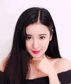 1分钟被土豪打赏100万的女主播生活照
