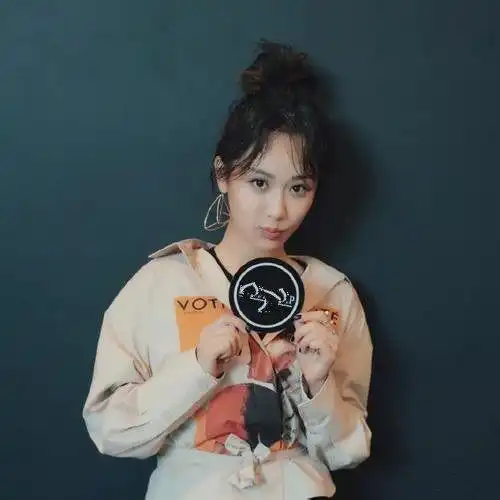 杨紫搭对耳环,让你时髦一百倍