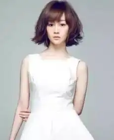 迪丽热巴人品baby杨幂关系交恶乔欣上天天模仿热巴吃货人设招黑吴京战狼2被撤女主角遭曝光