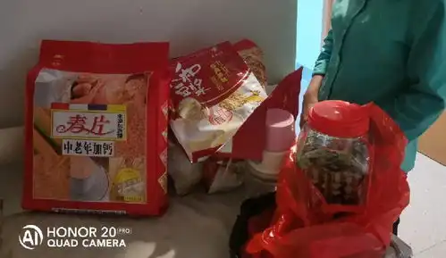温暖泪目看到患者及家属连三餐都吃不上,这群医护纷纷