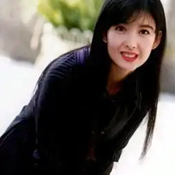 曾经媲美林青霞,如今还被赵薇抢走男友,50岁的她被骗后复出
