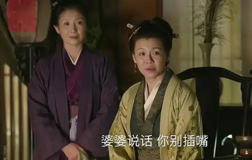 第一次回婆家过年,婆婆准备了满满一桌12道菜,我却高兴不起来
