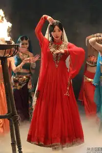 柳岩金纱红裙变身印度少女舞姿撩人