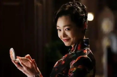 当年何炅看中的四小天鹅,前两位销声匿迹,最不起眼的她发展最好