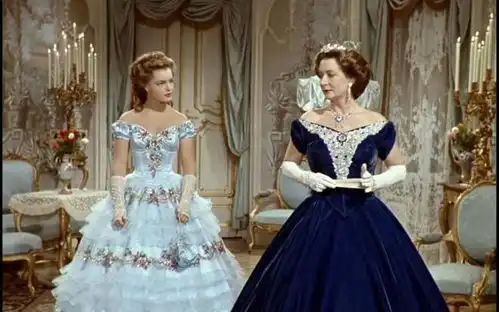 茜茜公主和国王结婚了,至此,童话落幕,现实登场
