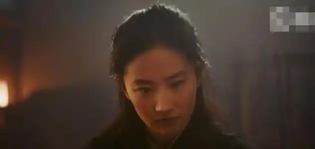 刘亦菲的花木兰被吐槽眼神空洞,最要命的就是侯梦瑶的烟熏妆了