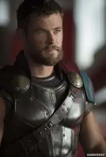 雷神3诸神黄昏新剧照锤哥再换兵器,洛基眼神杀魅惑迷人