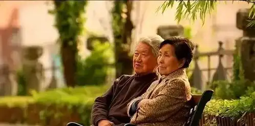 夫妻过了60岁,即便感情再好,儿女再孝顺,自己也要留下三个心眼