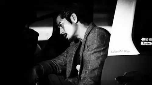 港影乌蝇与天哥,谁才是表情包之王
