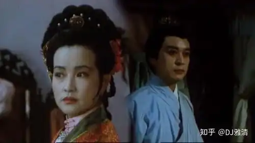 英俊的他是80年代银幕王子曾与刘晓庆演夫妻儿子是童星名气更大
