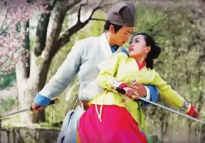 新版笑傲江湖被网友调侃为基情江湖
