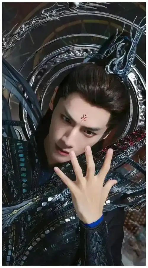 长月烬明男主造型很酷,这才是古装仙侠该有的颜值
