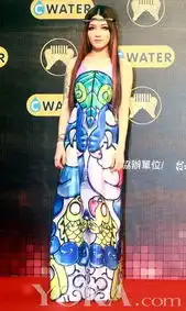 汤唯萧亚轩印花造型引爆女星pk赛