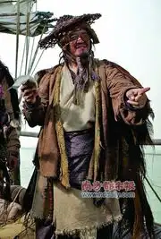 赵本山大笑江湖造型曝光身披麻袋扮河盗
