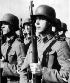 抗日战争结束后,伪军举兵投降国军,为何国军战斗力反而大打折扣
