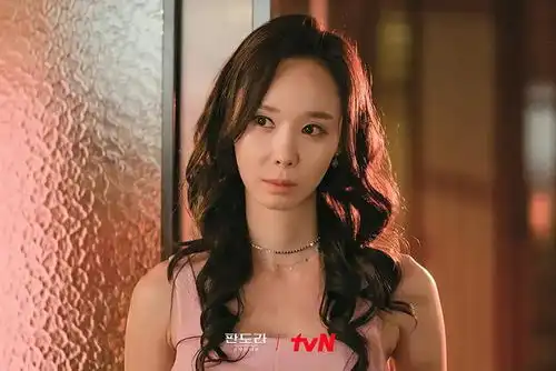 金顺玉新剧难以复制顶楼的成功,不够极致狗血,演员不对味