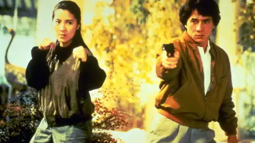 57岁杨紫琼现身奥斯卡红毯35年坚韧演艺,成就国际女打星之名
