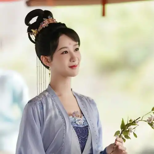 国色芳华即将杀青,杨紫李现二搭,路透cp照太甜,期待值拉满
