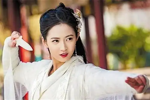 最美赵敏晒最新辣照,年近半百却宛如少女,堪称冻龄女神