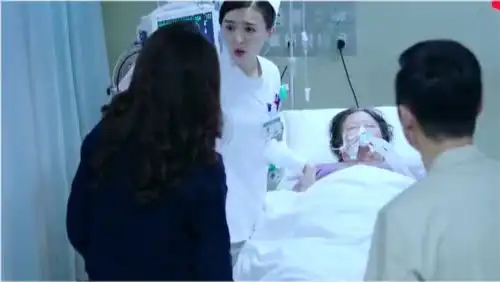 急诊科医生患者抢救失败家属带人医闹,却把自己气晕了

