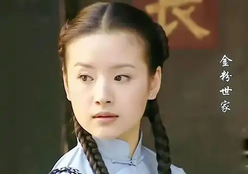 离开潘粤明的董洁,如今却只能客串与凤行,风光不再了
