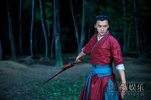 李易峰古剑奇谭暴风圈粉分裂演技引期待
