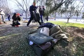 井底人家已被封堵北京井底人何去何从成谜井底人生活回放超生被罚6万10年没买过一件衣服
