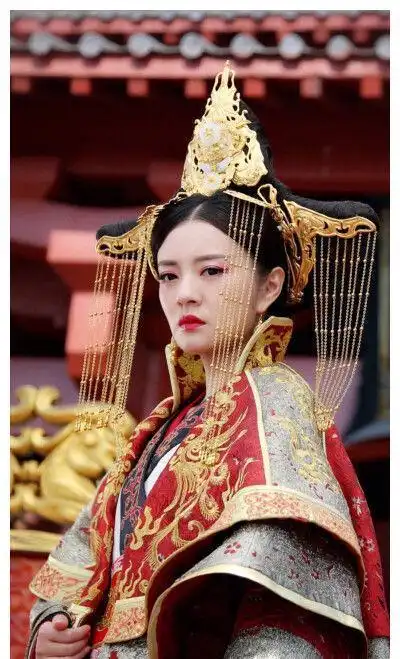 演过皇后的五位女星董洁最无气质她仅靠坐姿就已母仪天下