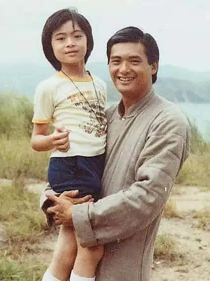 风华正茂唐伯虎点秋香导演晒巩俐周星驰旧照罕见明星老照片盘点组图