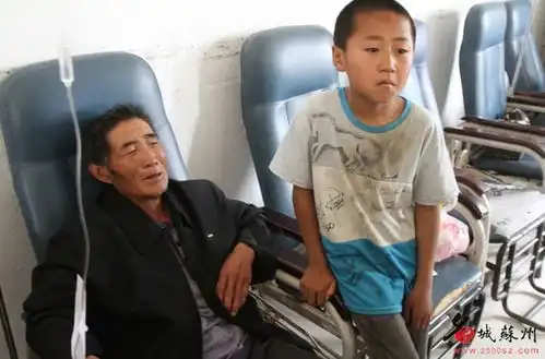 拾荒夫妻生10个孩子无力养活蜗居草棚
