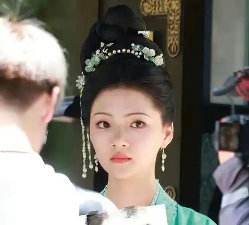 精修美如画,生图太尴尬,任敏又一古装造型,把我看笑了