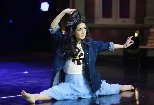 她龙套出道她是快乐精灵她备受争议,她是女版周星驰谢娜