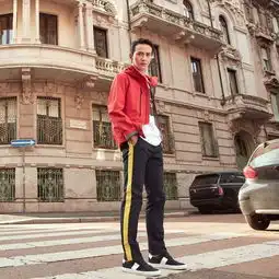 溪式男神徐正溪触电保鲨paulshark,街头运动风格展示溪式时尚