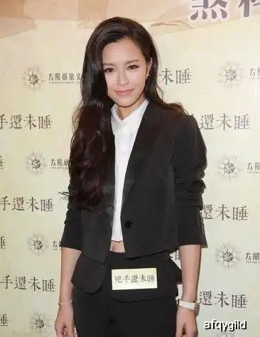 baby与昔日闺蜜同框似双胞胎,但两人命运却大不同
