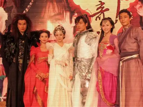 杨幂刘诗诗活动自拍照被传,细看二人姿势,关系亲疏一望而知
