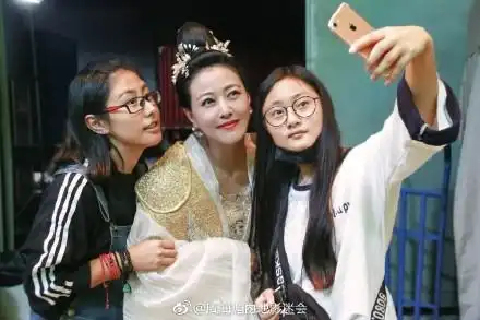 美到刚刚好周海媚香蜜沉沉烬如霜惊艳亮相,气场十足